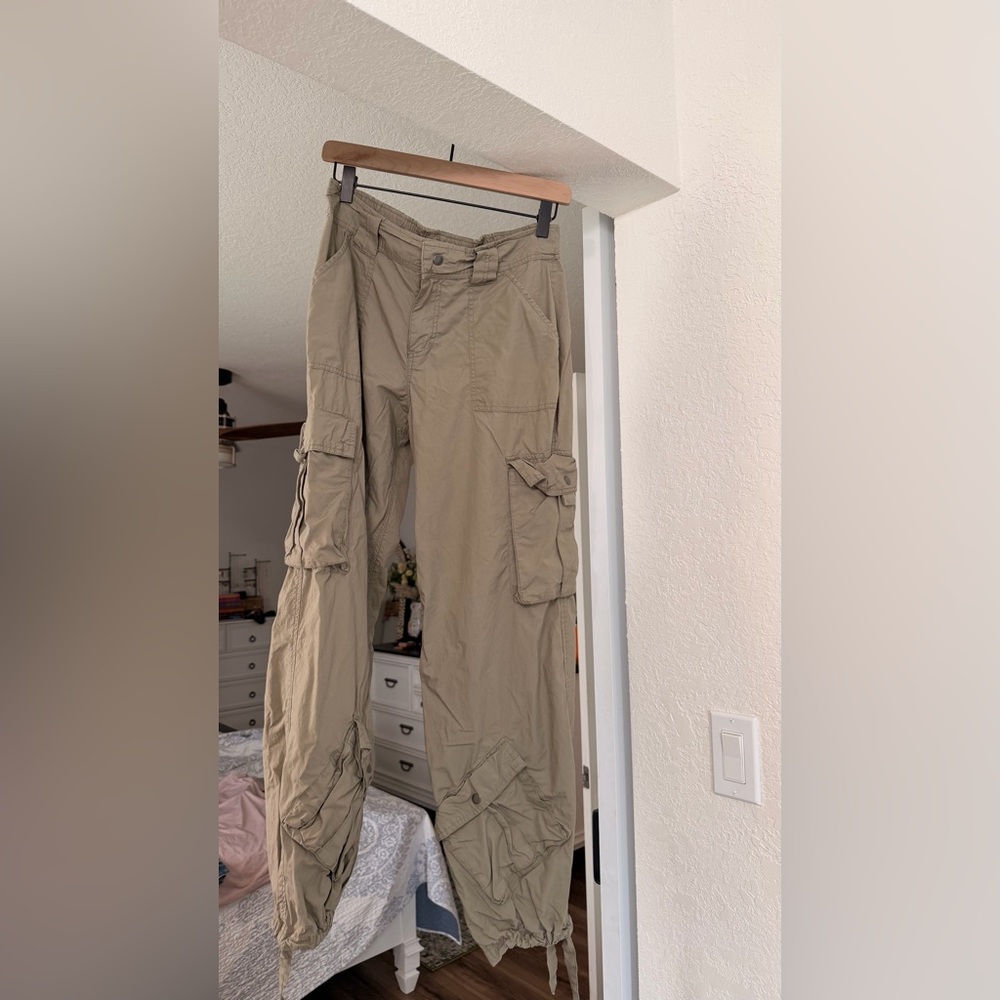 Hollister Social Tourist Green Cargo Pants